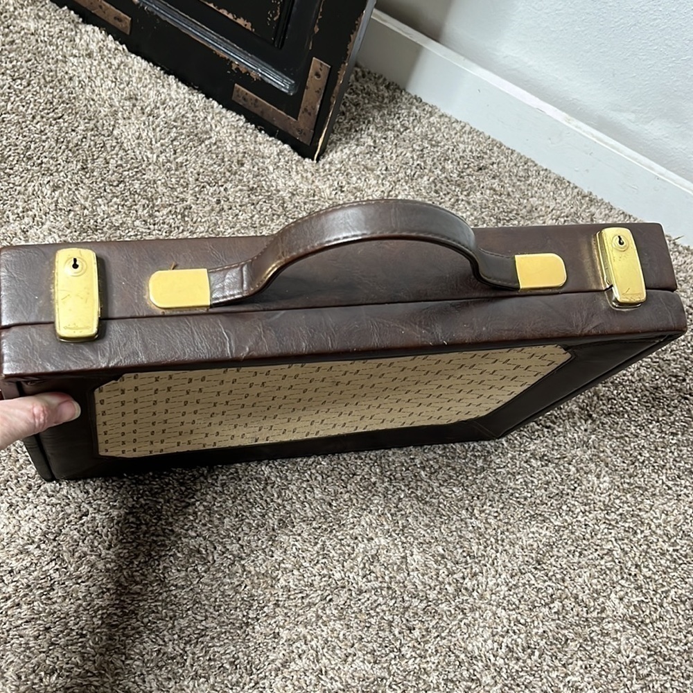 RARE VINTAGE BRIEFCASE with original keys - Picture 6 of 16